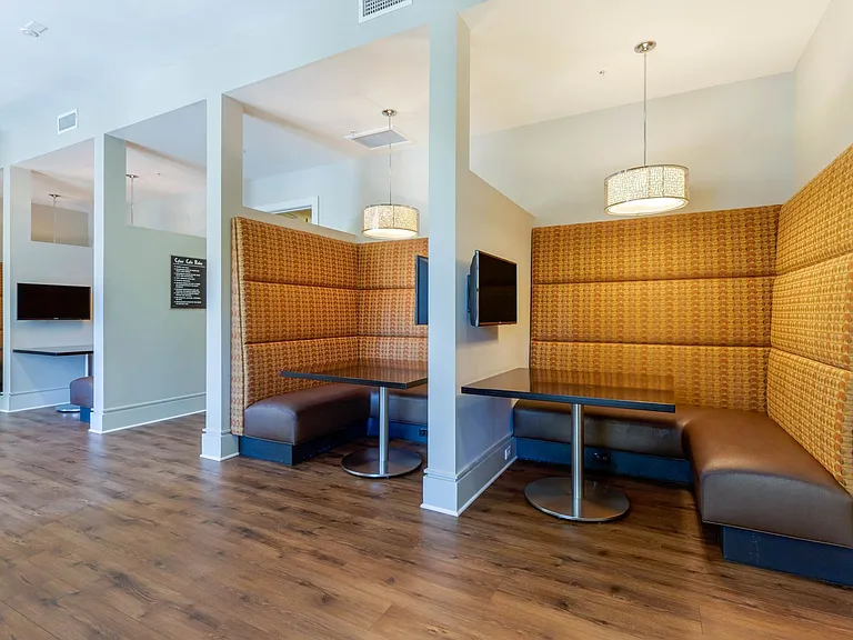 Whitehall Parc — Photo 12