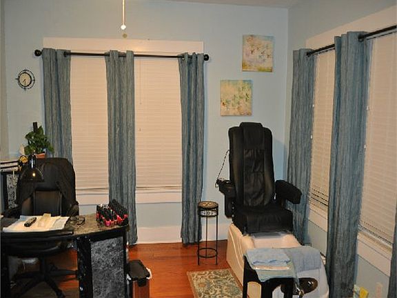 4th image of 227 N Madison St