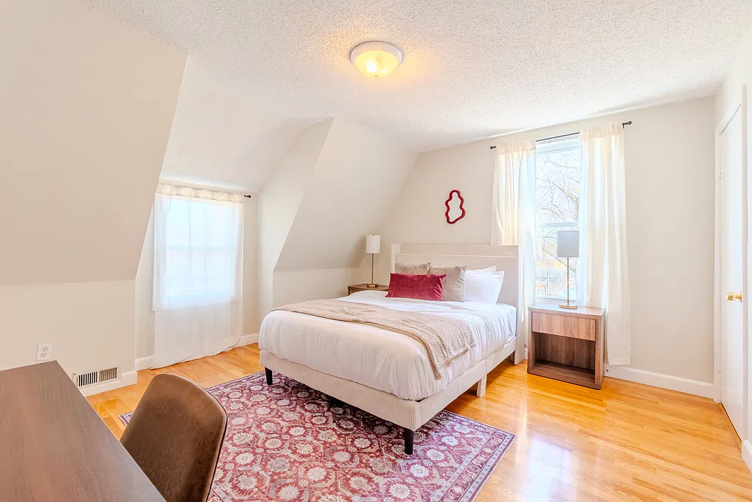 5 bed, 9998 sqft, $5,500 — Photo 4
