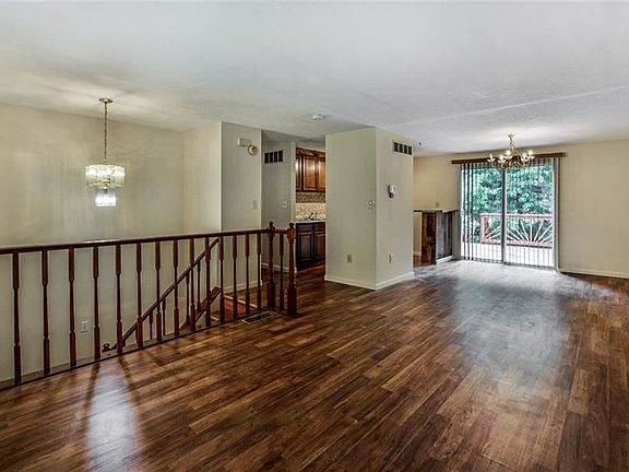 3rd image of 825 Wood Hollow Dr