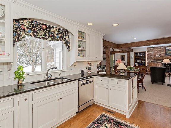 5th image of 10 Farmcote Dr