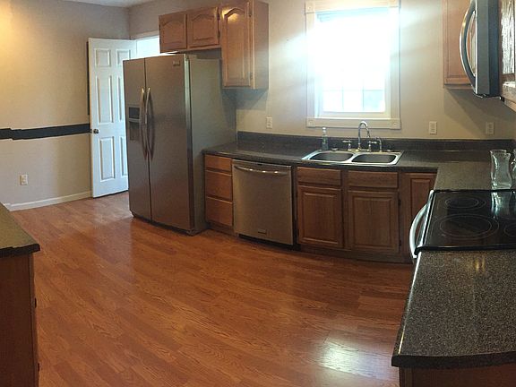 5th image of 202 W Marion St