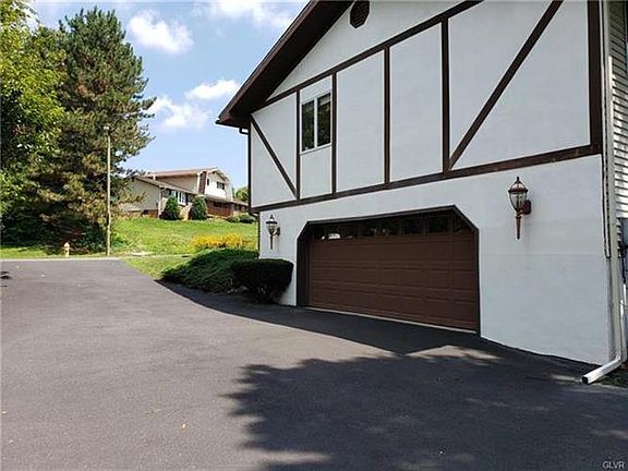 3rd image of 1207 Stanford Rd