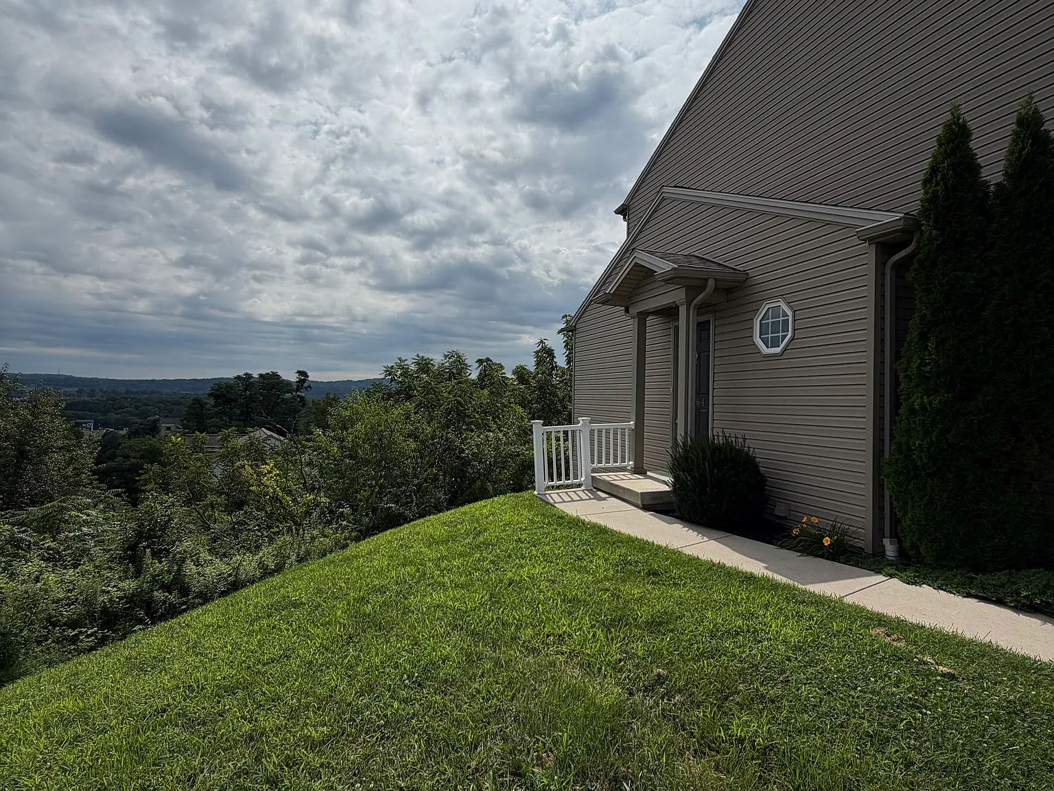 2 bed, 1672 sqft, $1,975 — Photo 2