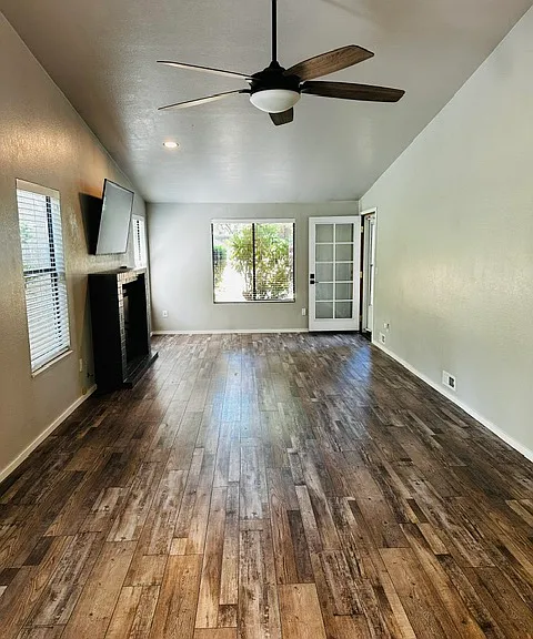 Open Living and Dining Area with 
Vaulted Ceiling
Hardwood Flooring Throughout