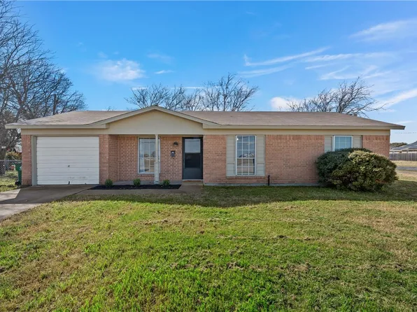 530 N Main St, McGregor, TX 76657