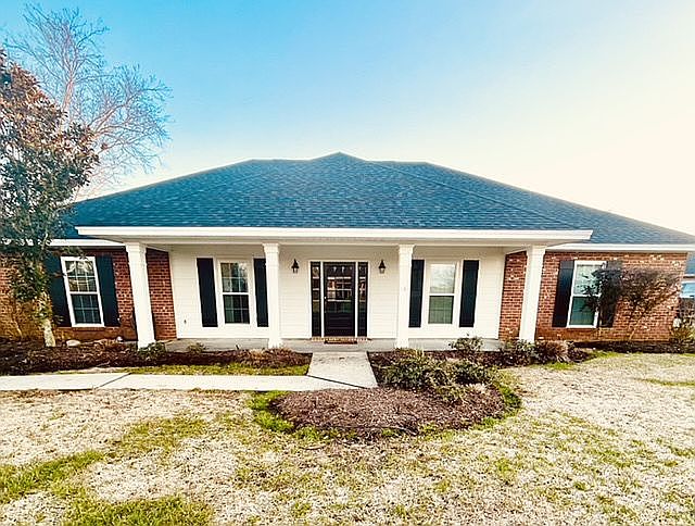 1st image of 1901 Linden Ln