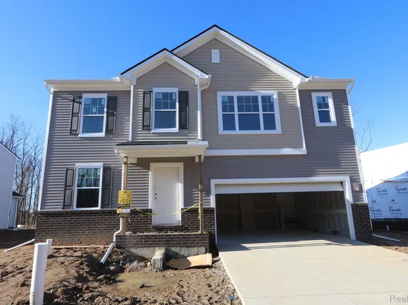 4281 Oak St, Grand Blanc, MI 48439