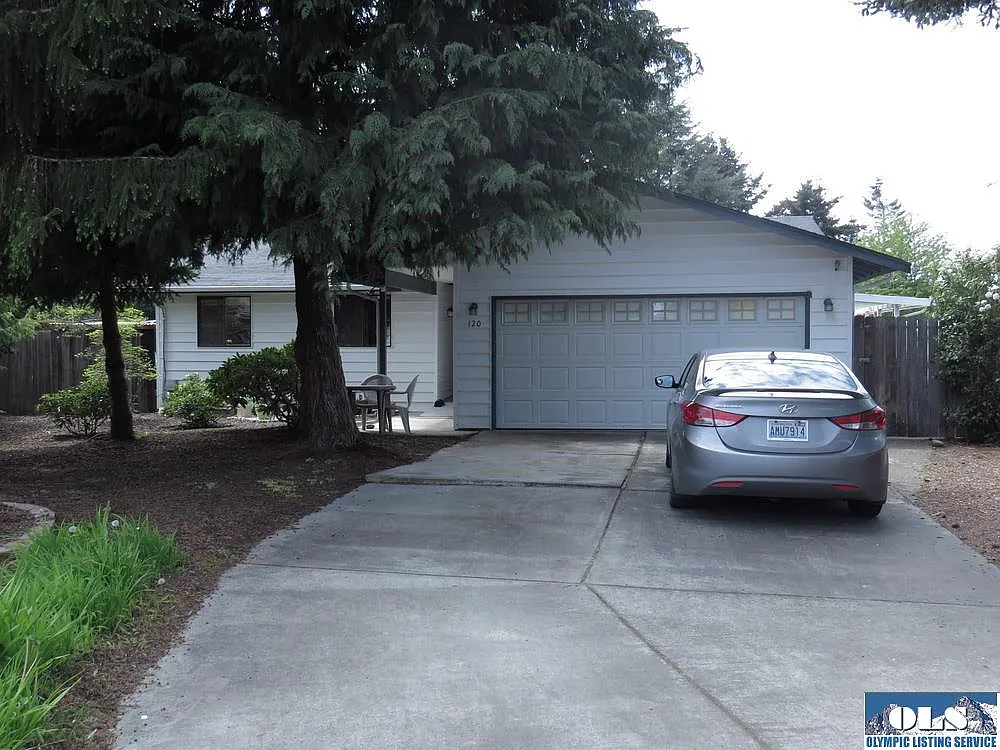 120 E Robert Pl photo 1