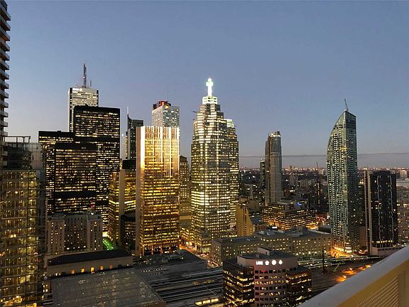 3rd image of 100 Harbour St #4102