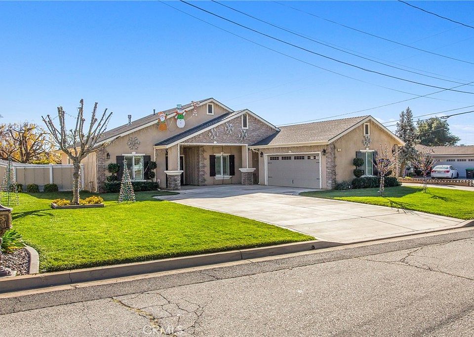 1st image of 425 Sandalwood Dr