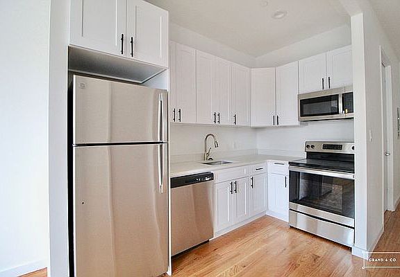 4th image of 431 Knickerbocker Ave #2B