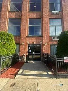 2 bed, 1.0 bath, 990 sqft, $2,000 — Photo 2