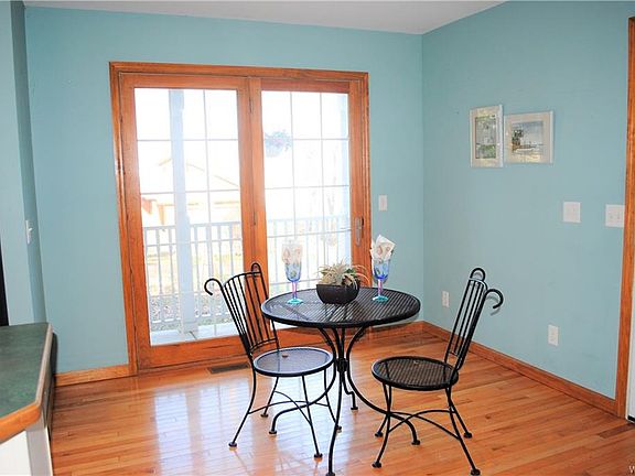 5th image of 9695 Oak Grove Dr