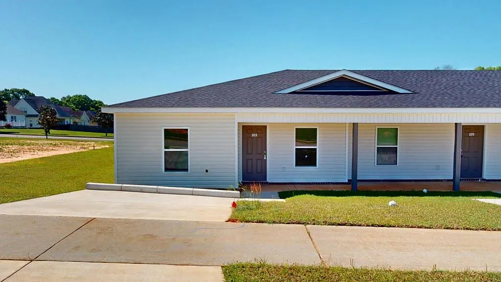 203 Charleston Dr — Photo 3