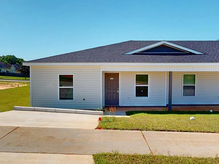203 Charleston Dr — Photo 2