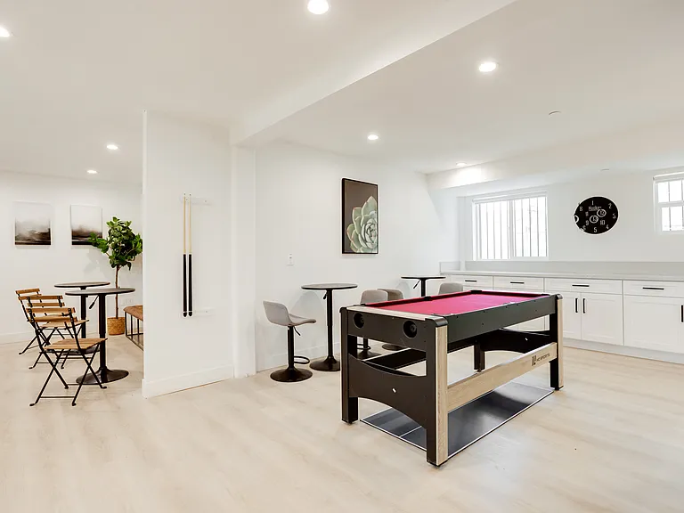 1224 W 37th Pl — Photo 14