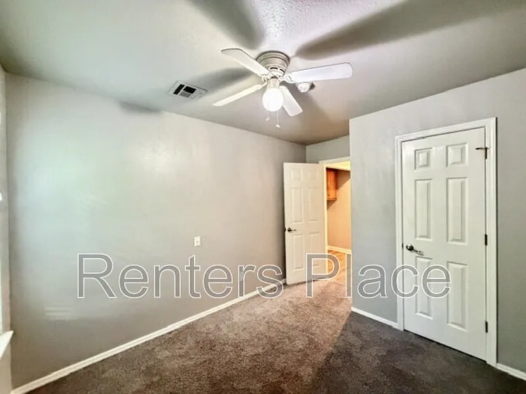 312 W Sycamore St — Photo 16