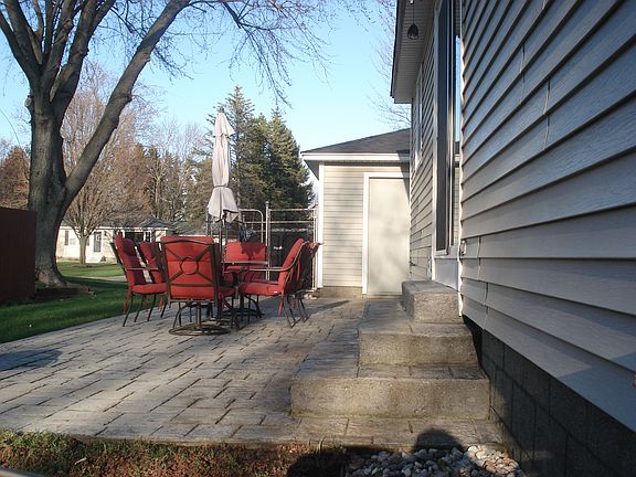 3rd image of 433 Huizenga Ave