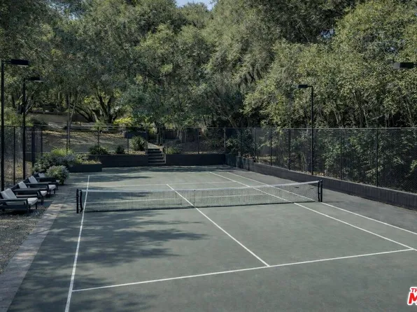 730 Crater Camp Dr, Calabasas, CA 91302