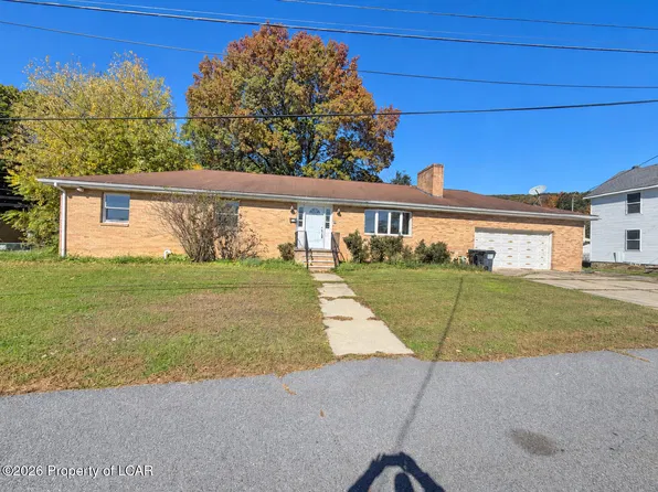 5 Rowlands Ln, West Wyoming, PA 18644