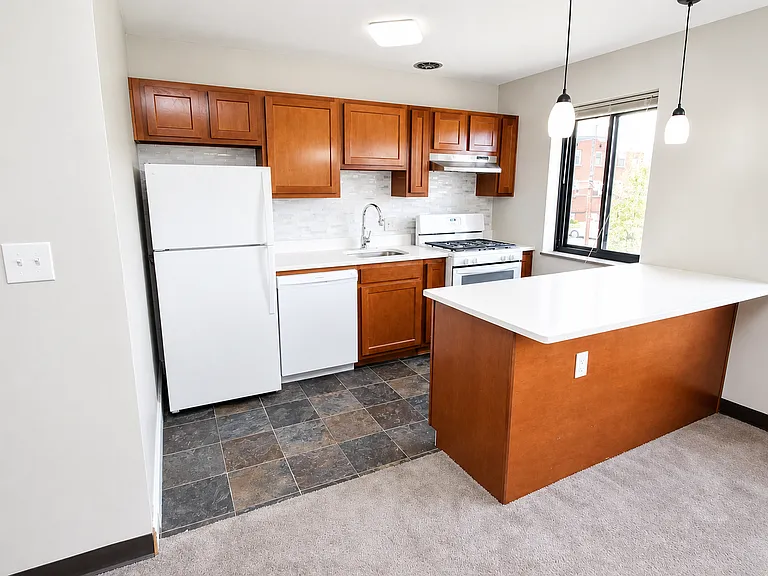 10 Purchase Pl — Photo 2
