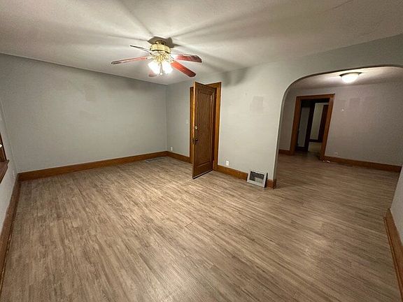 3rd image of 1909 Thurston Ave