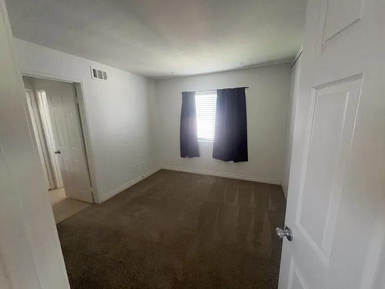 9586 Shadow Springs Dr — Photo 12