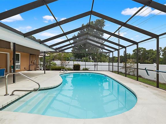 2nd image of 2942 CLUBHOUSE DRIVE W