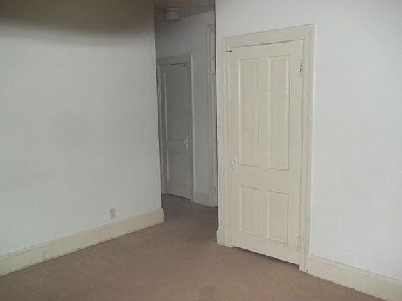 2nd image of 400 W 19th Ave APT 1