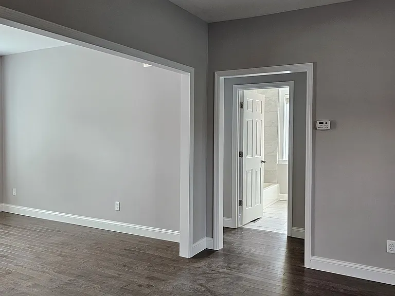 6250 Clemens Ave #1W — Photo 5