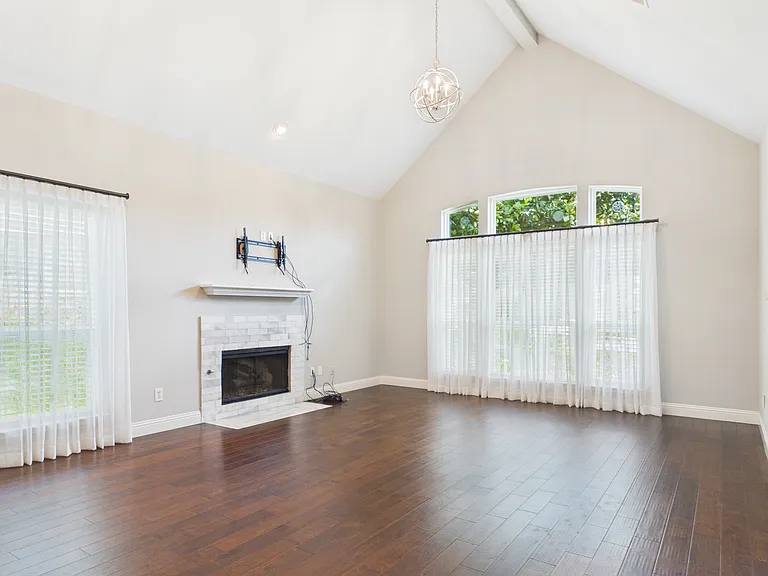 1405 Meadowbrook Dr — Photo 20