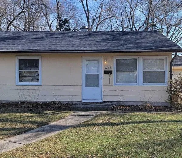 3 bed, 868 sqft, $1,595 — Photo 1