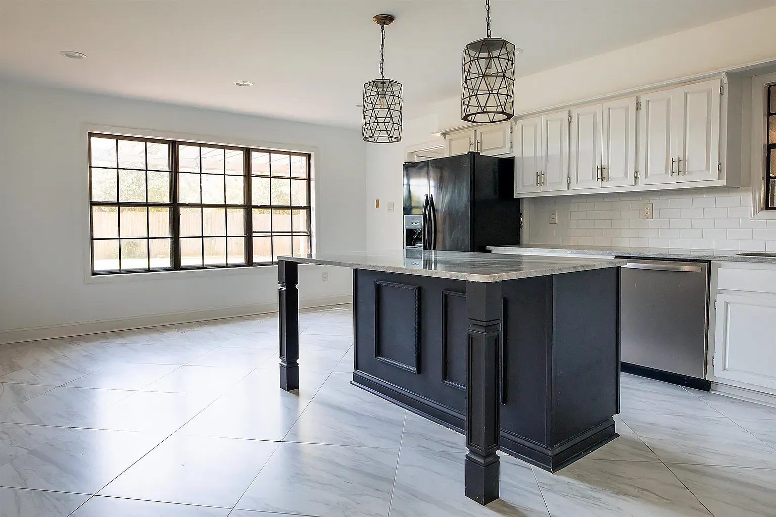 6 bed, 3746 sqft, $3,950 — Photo 2