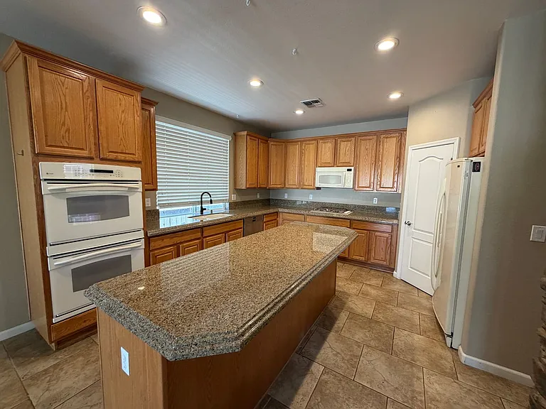 485 Cicada Ct — Photo 11