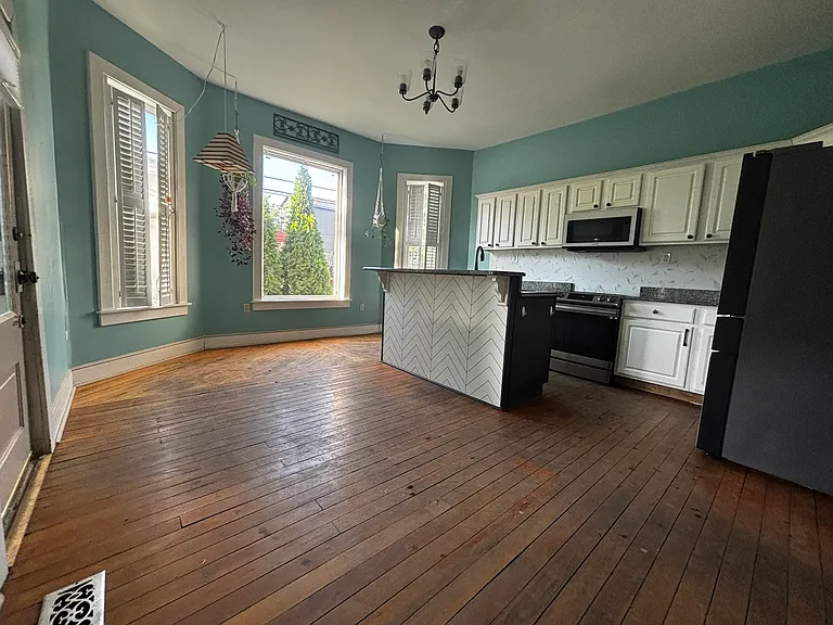 701 S 11th St — Photo 16