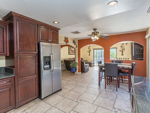 5th image of 14012 Rosella St