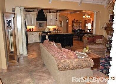 4th image of 225 Woodside Dr
