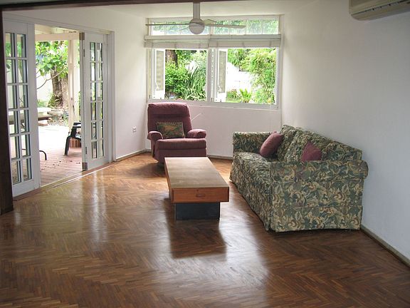 Spacious, well lit living room 