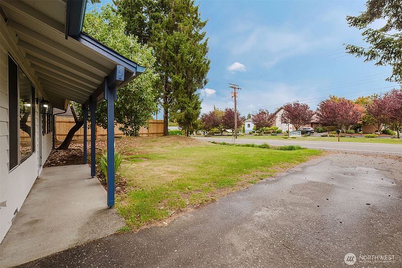 4th image of 2464 Mitchell Road SE