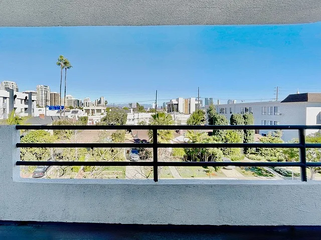 Midvale Towers — Photo 231