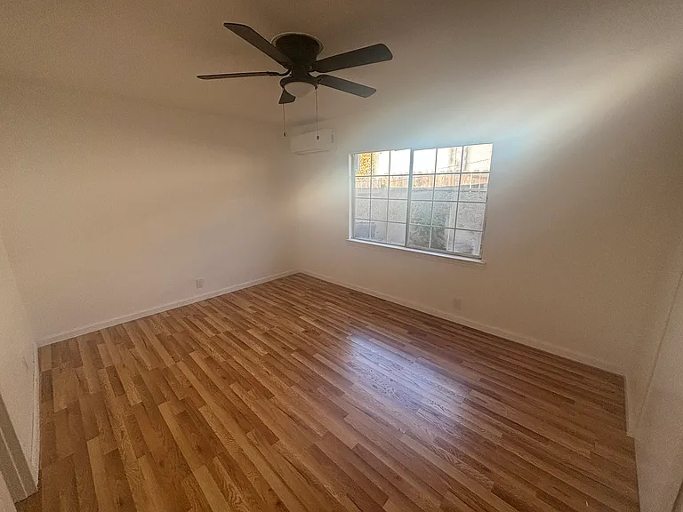 2389 Empress St #B — Photo 11