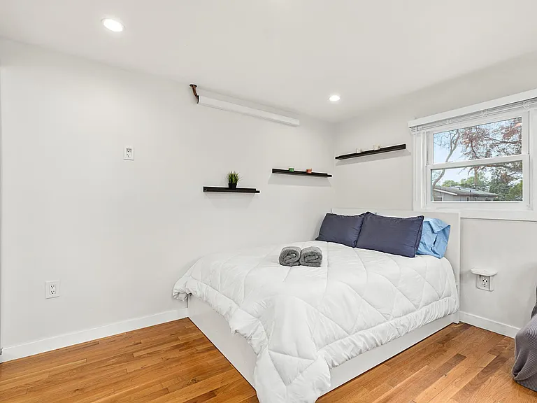 1458 N Newport Ave #1/2 — Photo 5