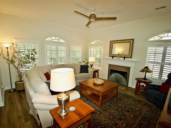 4 Indigo Run Dr APT 320, Hilton Head Island, SC 29926