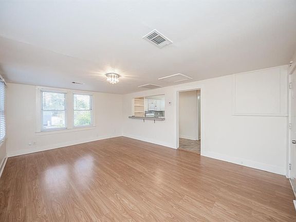 4th image of 204 1/2 Walton St