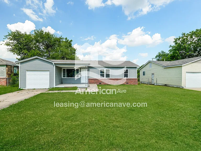 1040899_000_front_view_1.jpg