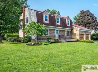 8 Dov Pl, Kendall Park, NJ 08824