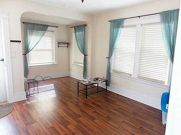3rd image of 14 Barney St