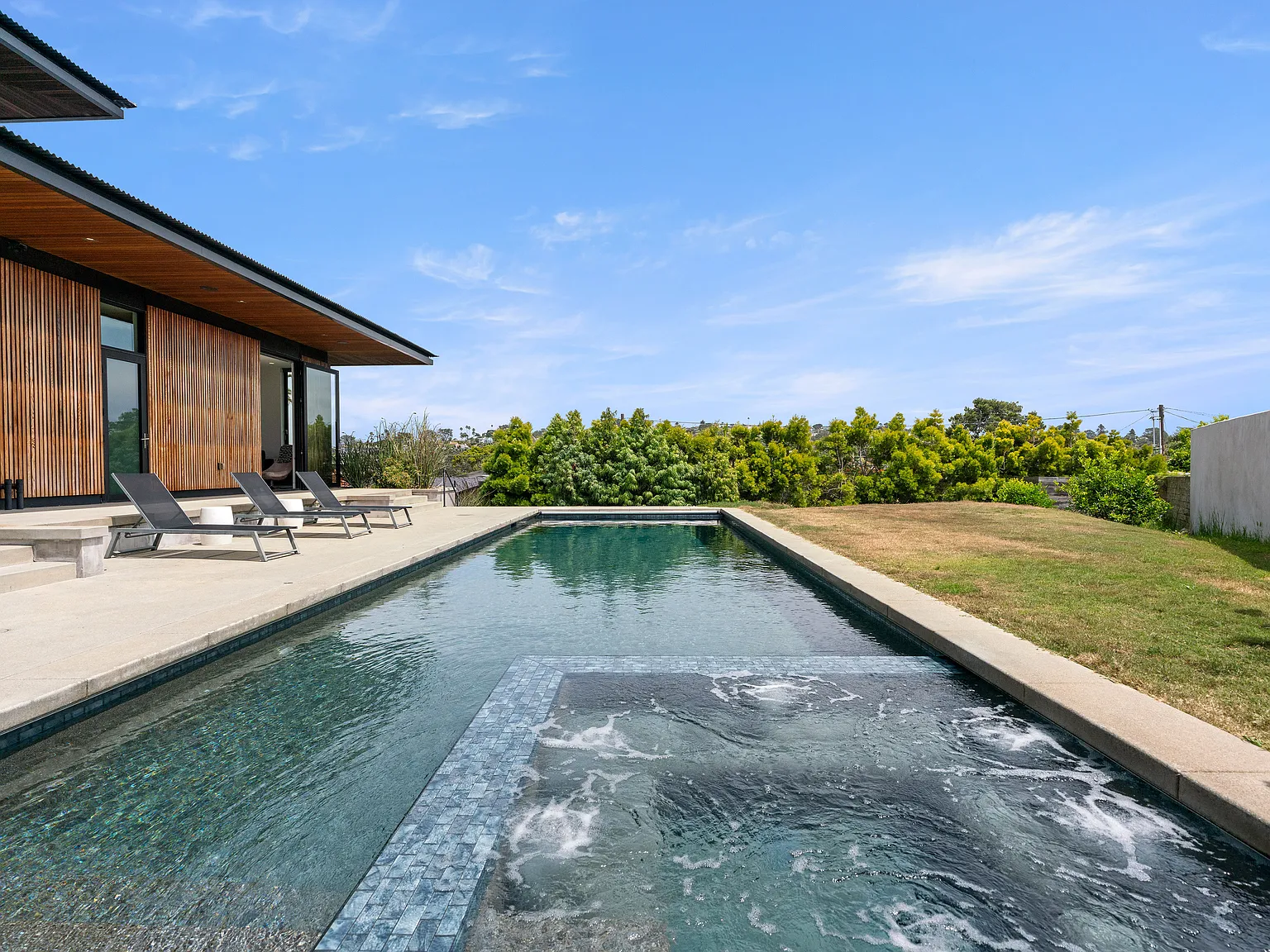 5 bed, 4.5 bath, 4076 sqft, $50,000 — Photo 2