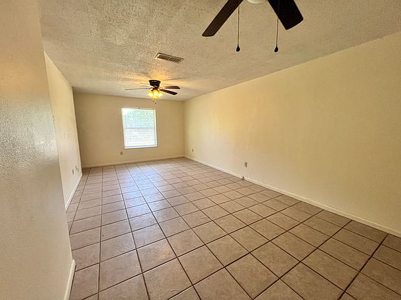 4th image of 104 E Ward Dr #A
